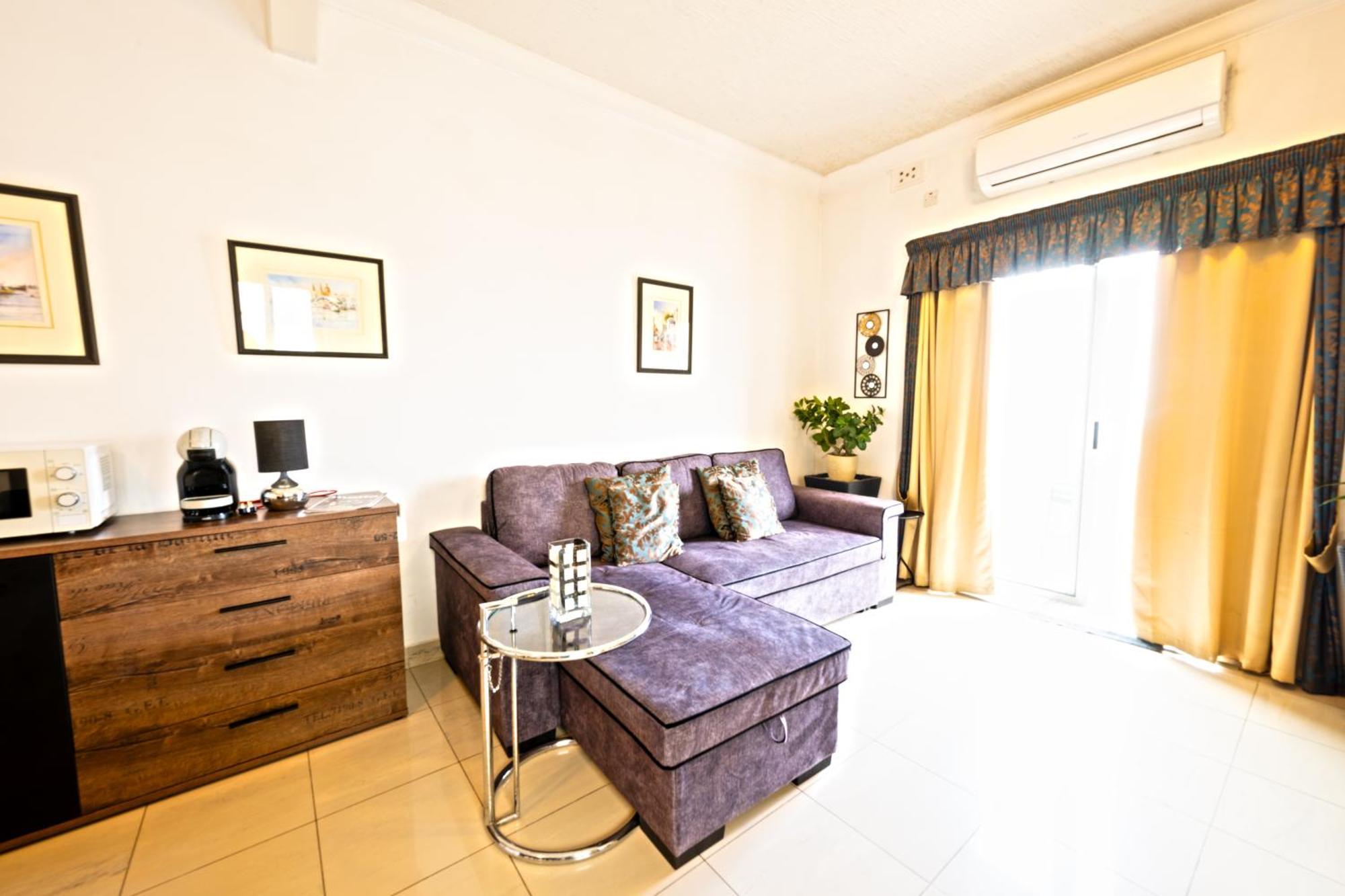 Vic- Seafront Apartment スリーマ エクステリア 写真