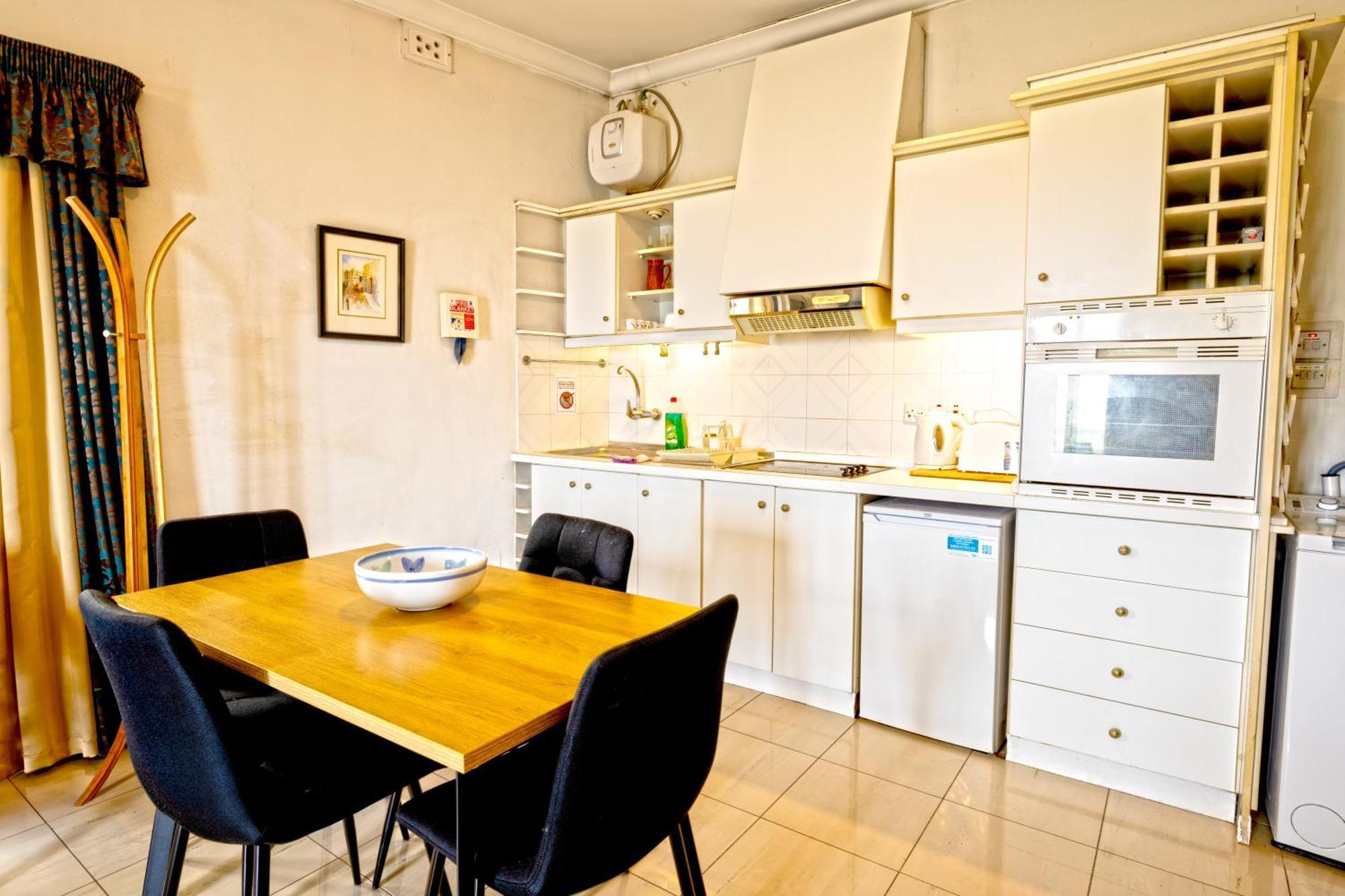 Vic- Seafront Apartment スリーマ エクステリア 写真