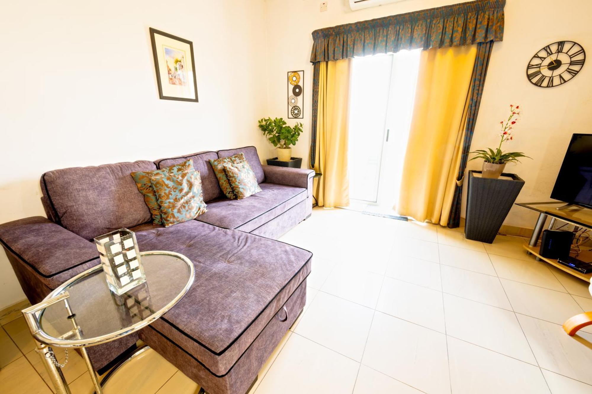 Vic- Seafront Apartment スリーマ エクステリア 写真